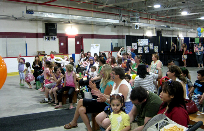 The audiences applauds.