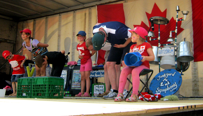 The Volunteers take a bow.