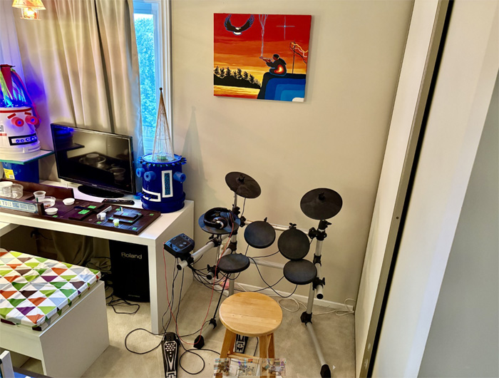 Junkyard Symphony's Groovy Games Getway, The Family Room