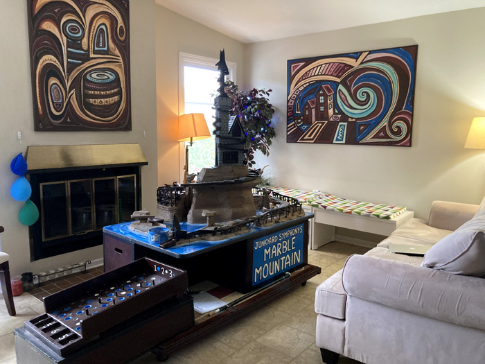 Junkyard Symphony's Groovy Games Getway, The Gathering Room