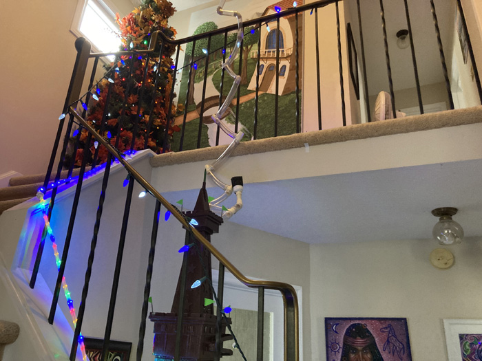 Junkyard Symphony's Groovy Games Getway, The Hallway